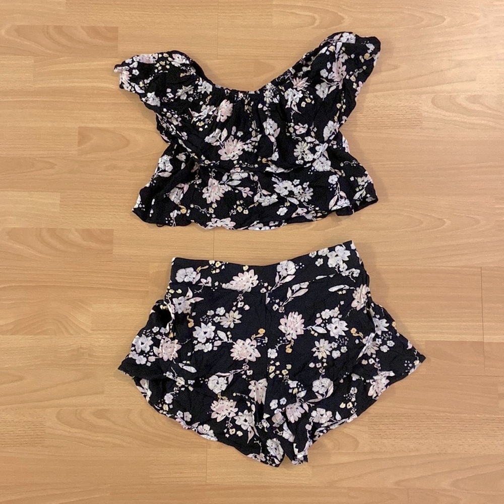 Billabong set 🔥 off shoulder crop top with shorts